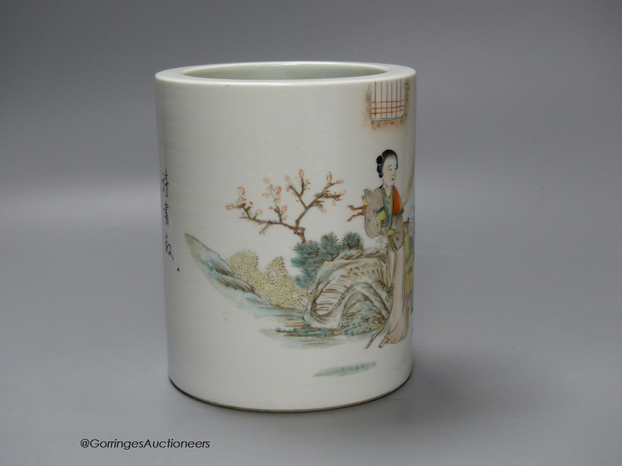 A Chinese famille verte brush pot, 15cm tall